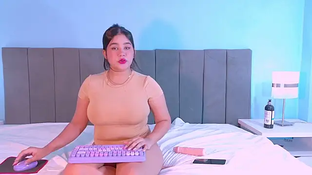 Lizz Bunny online show from April 21, 2026, 1:42 am