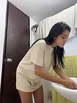 Miia moonn online show from December 15, 2025, 11:36 am