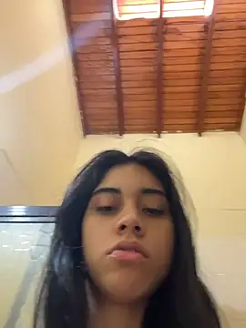 Miia moonn online show from April 19, 2026, 12:37 pm