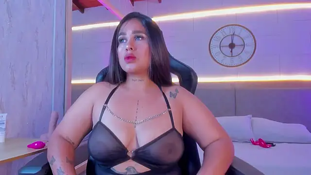 Snapshot of Julietaa_1 chatting on December 5, 2025, 7:32 pm Julietaa 1 online show from December 5, 2025, 7:32 pm