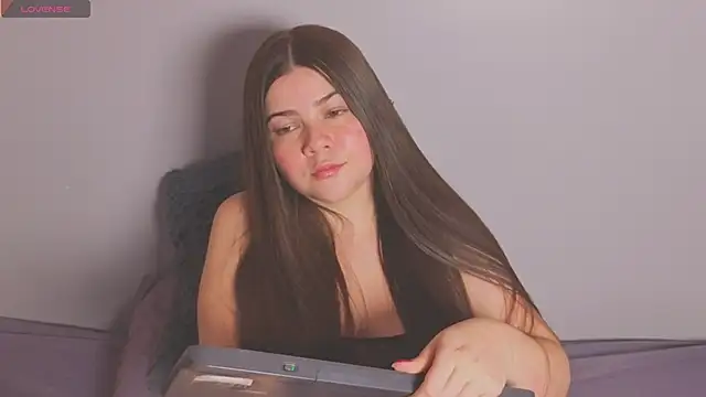 amyvans  online show from May 19, 2026, 11:44 pm