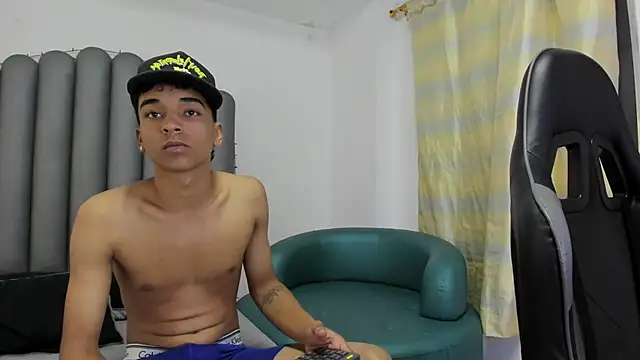 Megan foro online show from December 3, 2025, 3:58 am