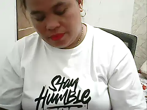 cutechubby online show from March 31, 2026, 10:37 am