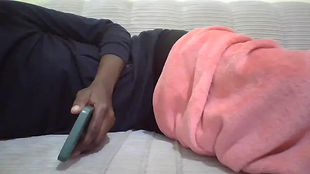 Snapshot of Nirah_ chatting on May 27, 2026, 6:05 pm Nirah online show from May 27, 2026, 6:05 pm
