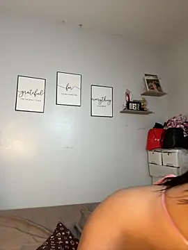 Snapshot of Diannellove chatting on February 18, 2026, 4:14 pm Diannellove online show from February 18, 2026, 4:14 pm