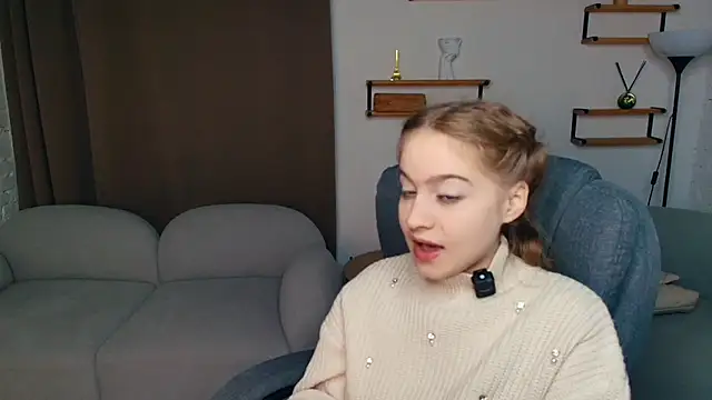 FairrryBluuum online show from November 28, 2025, 2:31 pm