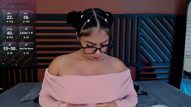 luna cute   online show from February 9, 2026, 7:51 pm