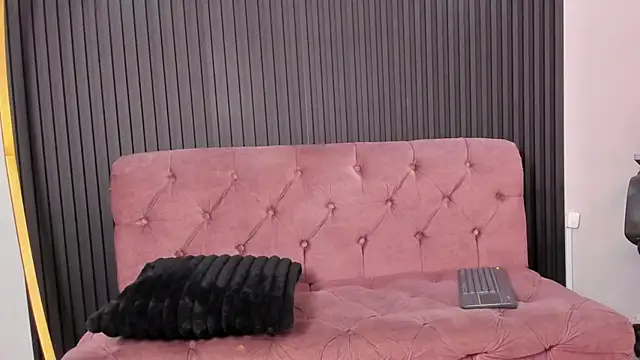 Snapshot of KarolWest_ chatting on January 10, 2026, 11:45 am KarolWest online show from January 10, 2026, 11:45 am