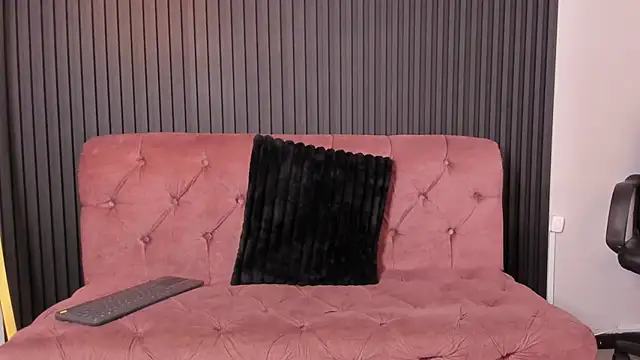 Snapshot of KarolWest_ chatting on January 13, 2026, 11:59 am KarolWest online show from January 13, 2026, 11:59 am