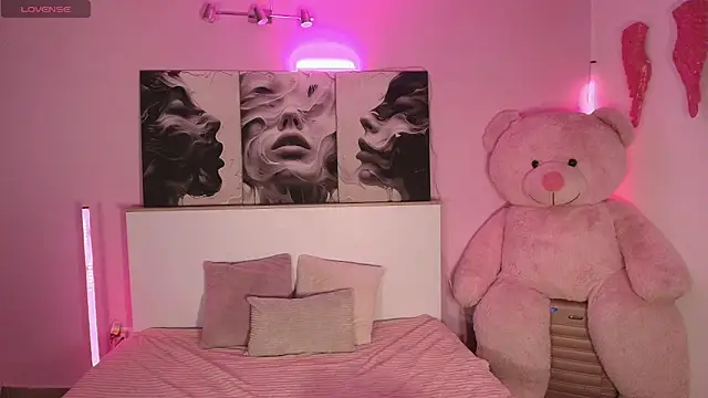 Snapshot of LindseyCoxx chatting on February 14, 2026, 11:12 pm LindseyCoxx online show from February 14, 2026, 11:12 pm