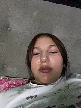 Snapshot of Emily_milk_1 chatting on June 18, 2026, 5:41 am Emily milk 1 online show from June 18, 2026, 5:41 am