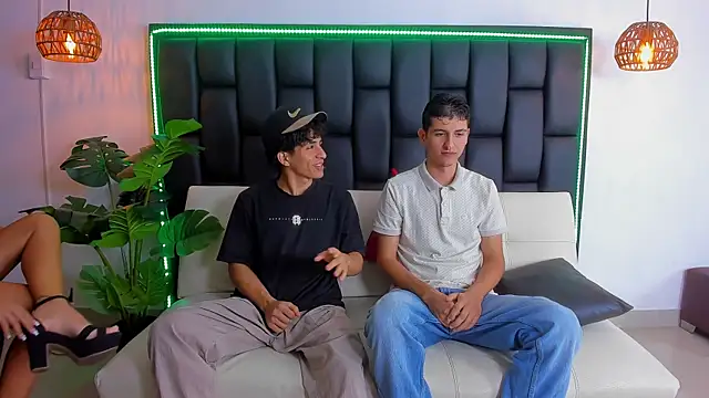 Snapshot of Crazy_porkys chatting on December 16, 2025, 7:41 pm Crazy porkys online show from December 16, 2025, 7:41 pm