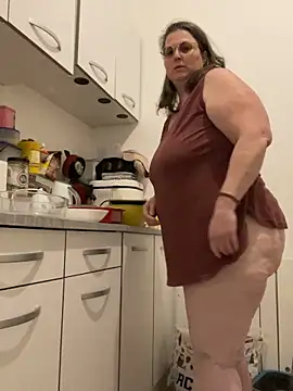 Snapshot of bea_french_curvy chatting on February 2, 2026, 9:02 pm bea french curvy online show from February 2, 2026, 9:02 pm