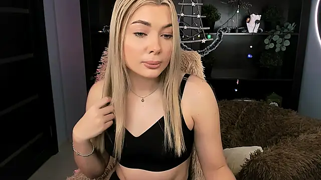 HyileyClark online show from December 14, 2025, 9:25 am