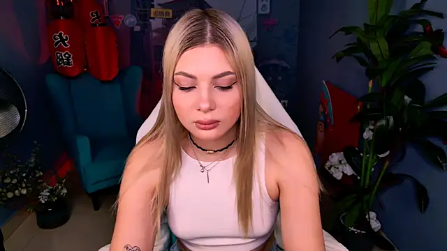 Snapshot of HyileyClark chatting on March 15, 2026, 11:16 am HyileyClark online show from March 15, 2026, 11:16 am