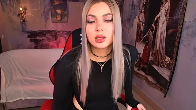 Snapshot of HyileyClark chatting on March 20, 2026, 9:36 am HyileyClark online show from March 20, 2026, 9:36 am