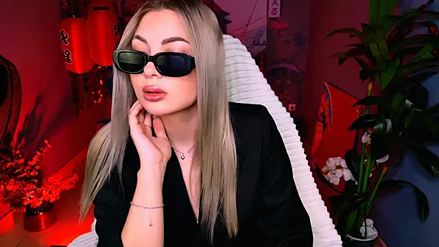 Snapshot of HyileyClark chatting on March 24, 2026, 9:47 am HyileyClark online show from March 24, 2026, 9:47 am