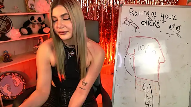 Snapshot of HyileyClark chatting on April 4, 2026, 9:56 pm HyileyClark online show from April 4, 2026, 9:56 pm