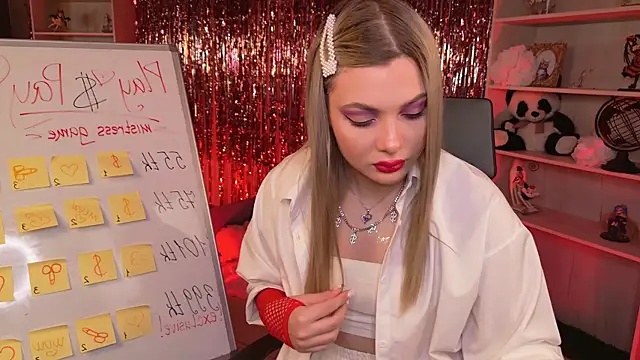 Snapshot of HyileyClark chatting on April 10, 2026, 9:47 am HyileyClark online show from April 10, 2026, 9:47 am