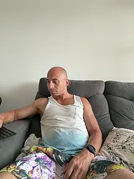 Russo41rj online show from December 17, 2025, 12:55 pm