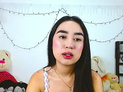 SiennaLorens online show from January 13, 2026, 1:16 pm