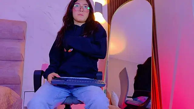 Mia Cullen online show from February 5, 2026, 11:48 am