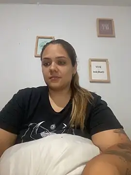 Snapshot of LoreinnFox chatting on April 9, 2026, 4:12 am LoreinnFox online show from April 9, 2026, 4:12 am