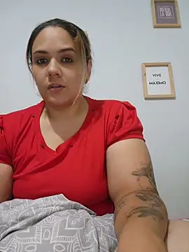 Snapshot of LoreinnFox chatting on May 3, 2026, 4:40 am LoreinnFox online show from May 3, 2026, 4:40 am