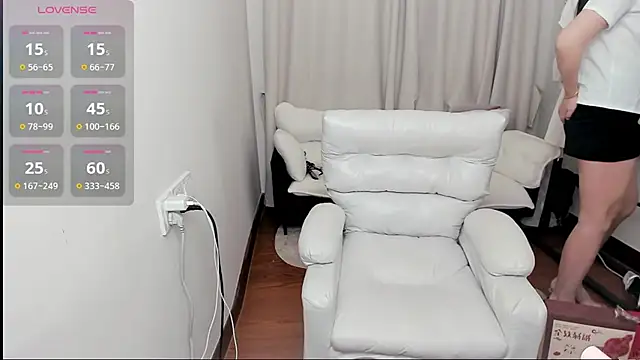 linlinjiang33 online show from February 8, 2026, 10:07 am