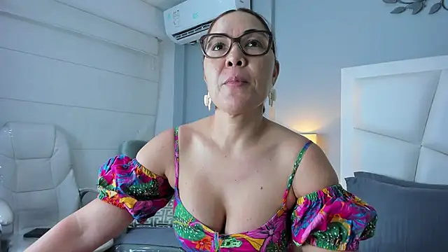 AnnaJaimes online show from April 22, 2026, 11:50 pm