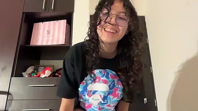 Alicatcua  online show from February 28, 2026, 2:56 am