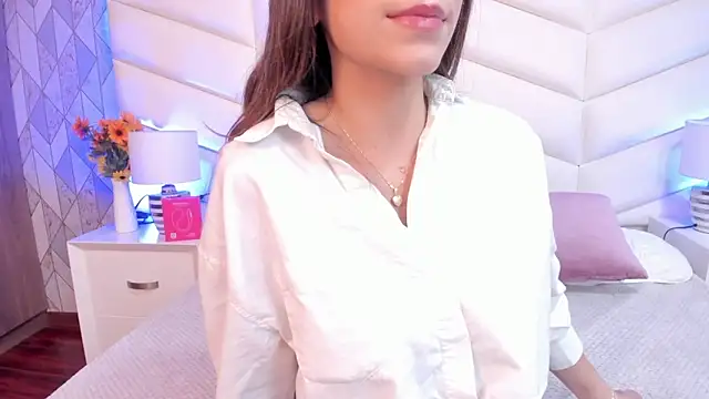 Lizzi Hotman  online show from February 10, 2026, 8:35 pm