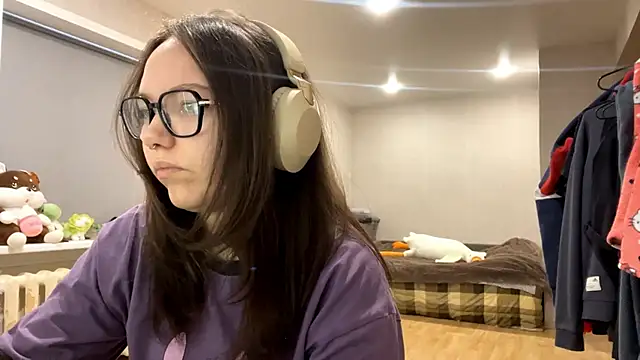 KerriMcbreen online show from December 17, 2025, 3:12 am