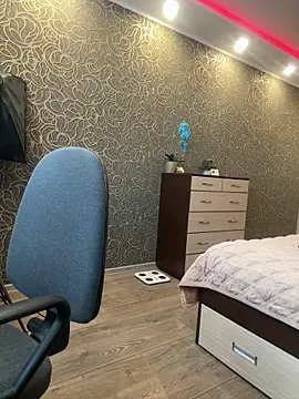 Sweet little gir online show from April 13, 2026, 3:28 pm