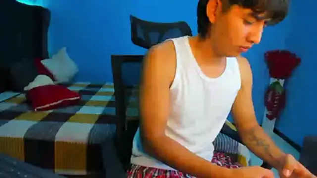 Snapshot of Mikke18 chatting on February 25, 2026, 4:55 am Mikke18 online show from February 25, 2026, 4:55 am