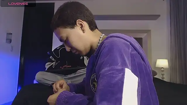 Snapshot of Brenda_Tina chatting on December 18, 2025, 8:26 pm Brenda Tina online show from December 18, 2025, 8:26 pm