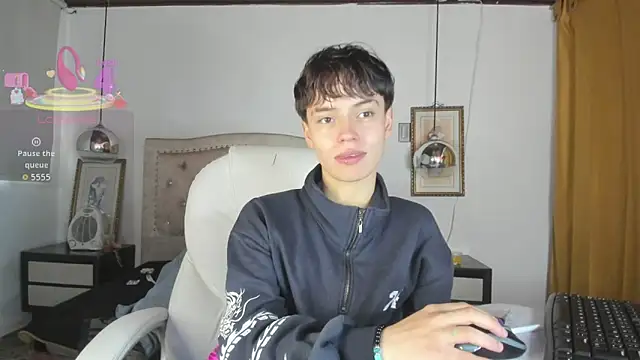 Snapshot of Brenda_Tina chatting on December 22, 2025, 8:39 pm Brenda Tina online show from December 22, 2025, 8:39 pm