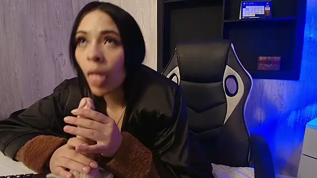 CRISTAL VIOLETA online show from January 13, 2026, 3:01 am