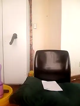 Snapshot of naughty_horny_bitch chatting on April 10, 2026, 7:35 am naughty horny bitch online show from April 10, 2026, 7:35 am