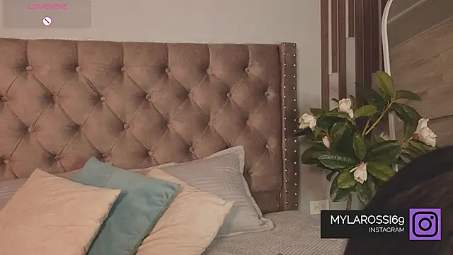 Snapshot of Mylarossi chatting on June 19, 2026, 4:55 pm Mylarossi online show from June 19, 2026, 4:55 pm