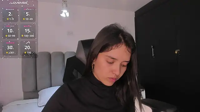 Snapshot of Cherrybombs_ chatting on June 1, 2026, 1:07 am Cherrybombs online show from June 1, 2026, 1:07 am