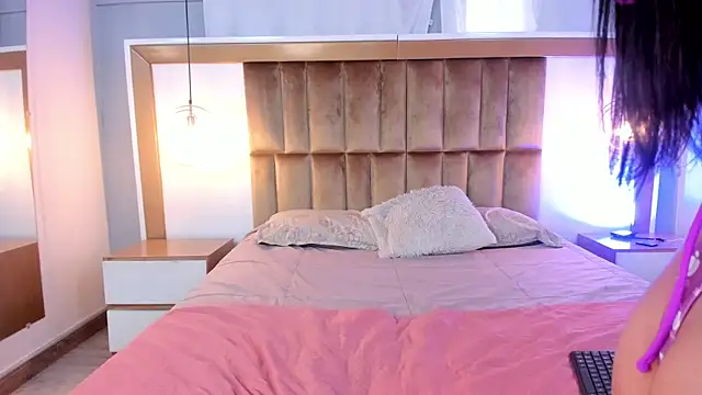 BrianaJhons19 online show from December 16, 2025, 7:41 pm