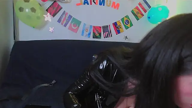 Erzsi-Moon online show from June 17, 2026, 3:13 pm