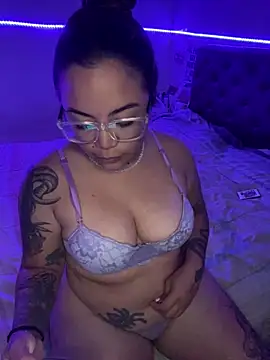 Snapshot of Lindalatina2001 chatting on February 5, 2026, 2:38 am Lindalatina2001 online show from February 5, 2026, 2:38 am