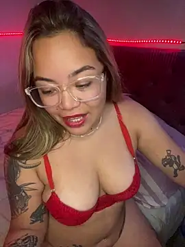 Snapshot of Lindalatina2001 chatting on February 27, 2026, 1:27 am Lindalatina2001 online show from February 27, 2026, 1:27 am