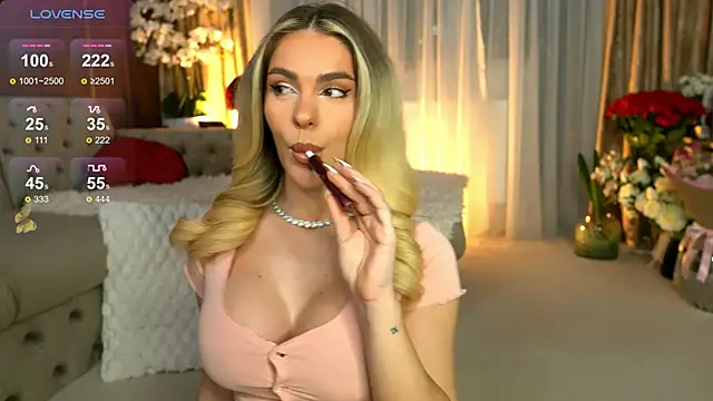 ChloeVelvetx online show from February 17, 2026, 9:32 pm