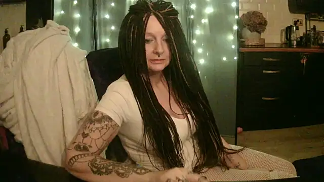 pixxiexo online show from February 1, 2026, 11:03 pm