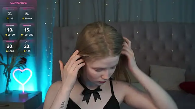 LilianHoward online show from February 1, 2026, 12:15 pm