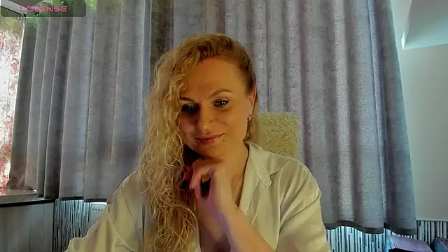 LanaLight x online show from May 20, 2026, 12:33 pm