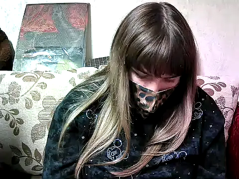 Zadira Foxi online show from December 16, 2025, 1:49 pm